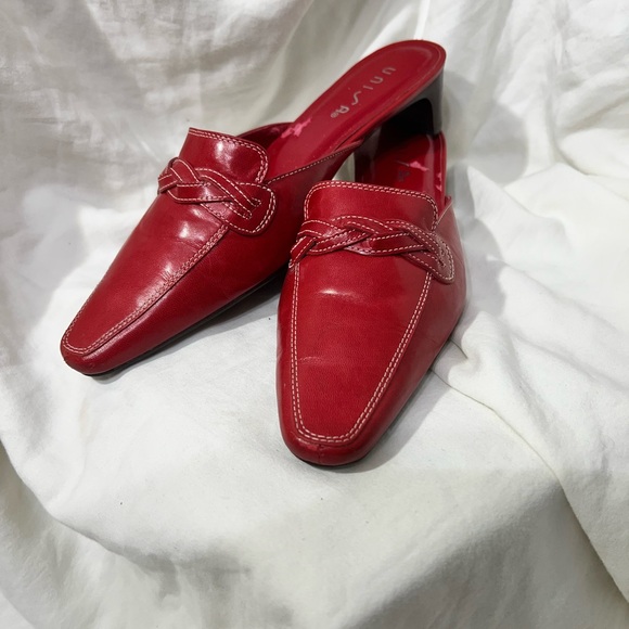 🔥🔥Unisa Red Leather Open Back Mules Slip On Shoes Size 8B Heels 1 3/4 Height. - Picture 3 of 15